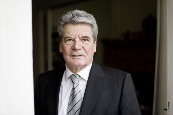 PETER HUEMER IM GESPRÄCH MIT ... JOACHIM GAUCK